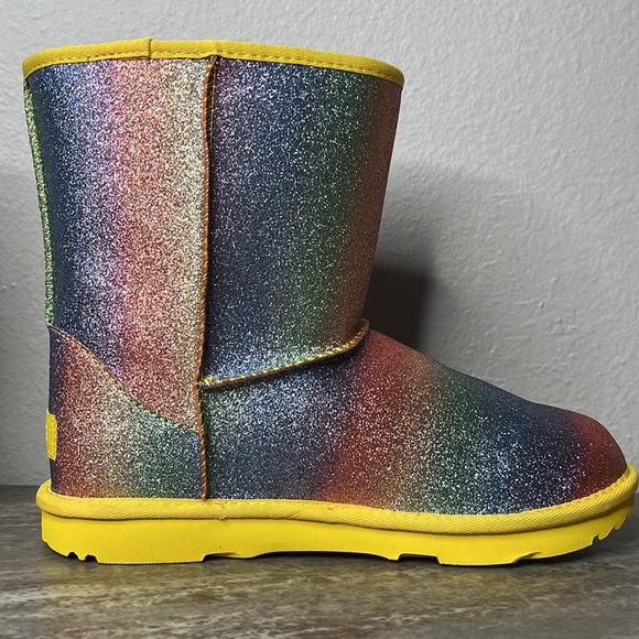 Ugg Classic II Metallic Glitter Rainbow Women’s Size 6 Sheepskin - Picture 4 of 10
